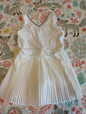 Old Navy White Pleated Tennis Sports Dress/ SKORT. Never worn 10/12